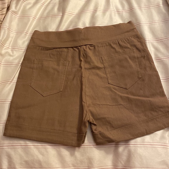 High waisted shorts - Picture 5 of 8